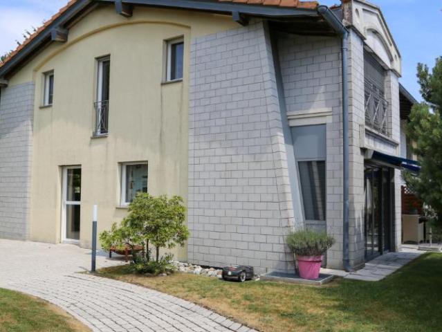 Doppeleinfamilienhaus 6.5 Zimmer