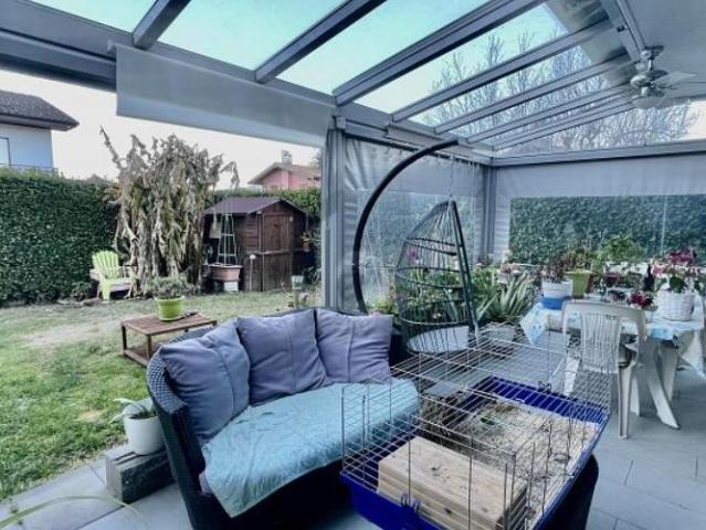 Doppeleinfamilienhaus 9.5 Zimmer