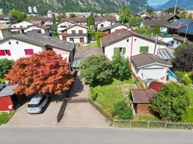 Doppeleinfamilienhaus an familienfreundlicher, ruhiger und zentraler Lage in Netstal