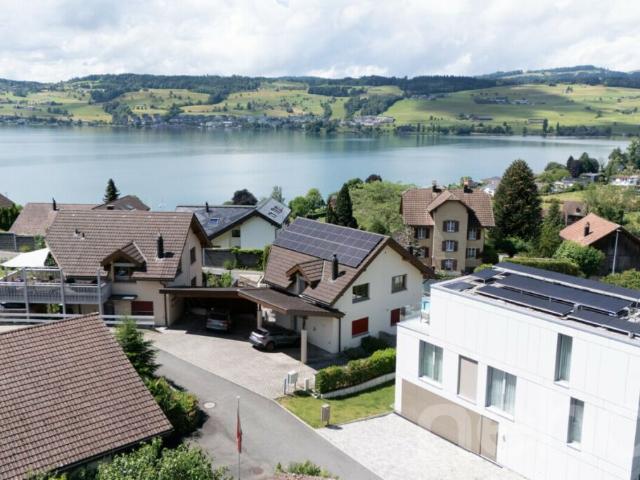 Doppeleinfamilienhaus mit Doppelcarport und Photovoltaikanlage