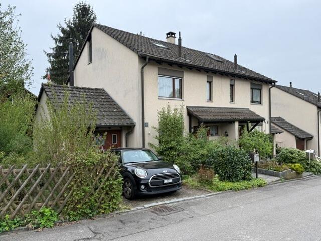 Doppeleinfamilienhaus mit Garage und Garten