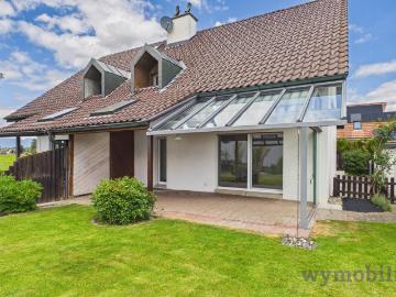 Doppeleinfamilienhaus mit Garten + 2 Garagen in Lyssach