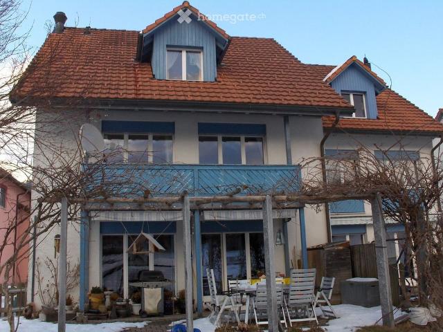 Doppeleinfamilienhaushälfte in Laupen/ZH, Balkon, Garten, Pergola, gr. Doppelgarage mit Hauszugang