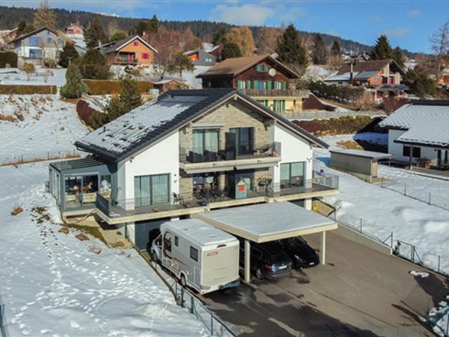 Reihenhaus mit 5,5 Zimmern, Veranda, Garage und überdachtem Bereich