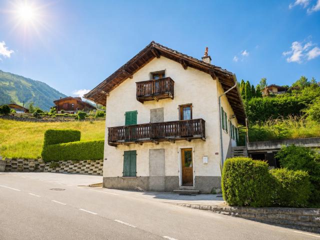 Doppelhaus mit 3,5 Zimmern / Garten, Carnotzet und Garage Box enthalten