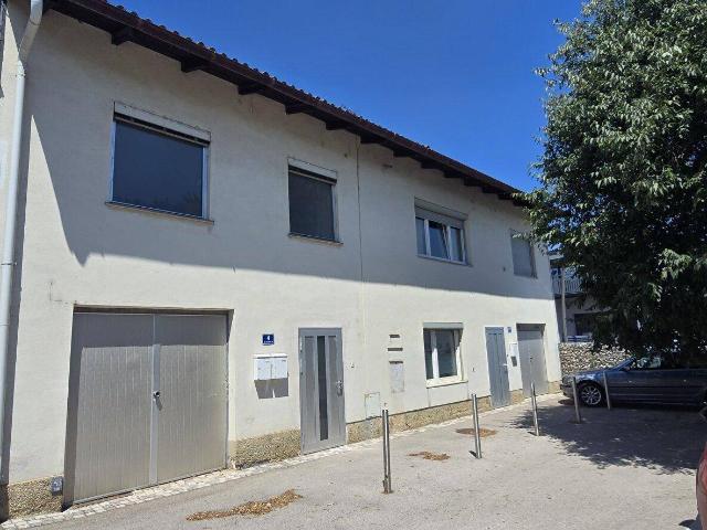 Doppelhaus mit zwei Wohneinheiten zu verkaufen Top 1 saniert und vermietet + Top 2 unsaniert