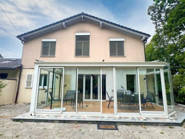 Doppelhaus mit zwei Wohnhäusern in Chambésy