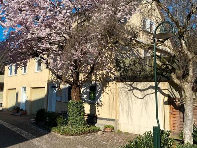 Doppelhaus mit Bachzugang, Gartenidylle & vielseitiger Nutzung