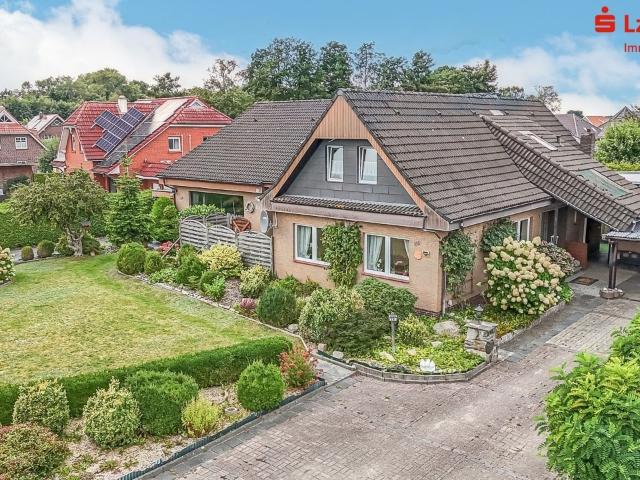 Doppelhaus mit schönem Garten und zwei Auffahrten