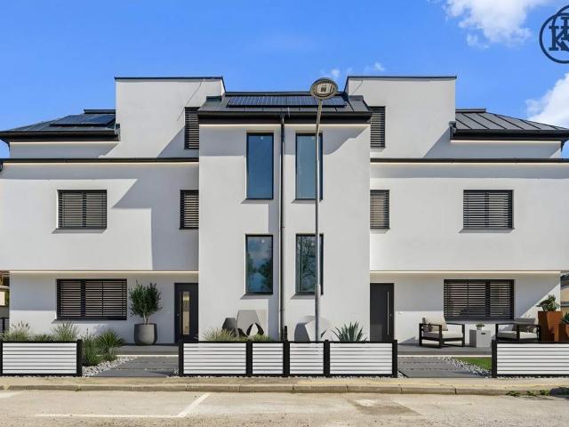 Doppelhaus Neubau mit Garten, Terrasse & Dachterrasse – Schlüsselfertig!