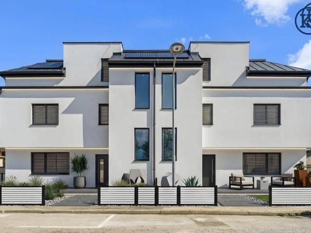 Doppelhaus Neubau mit Garten, Terrasse & Dachterrasse – Schlüsselfertig!
