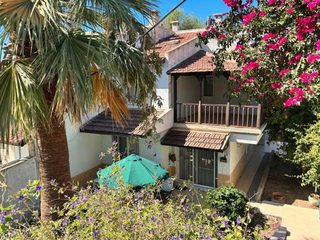 Doppelhaus Hälfte in Cesme Izmir mit großem Grundstück