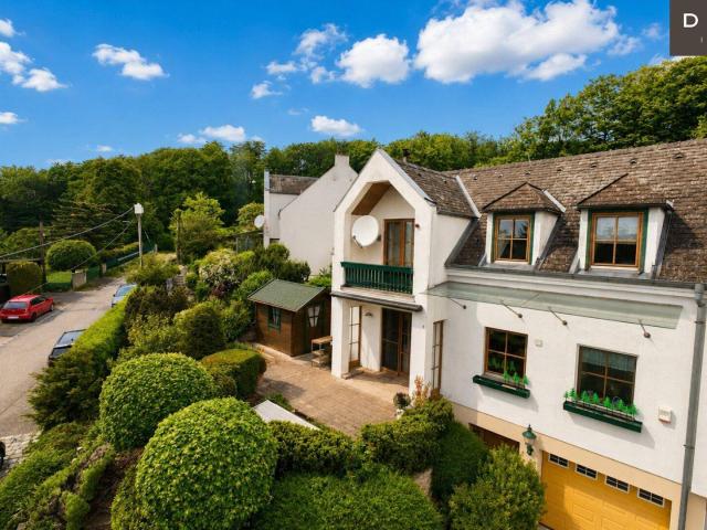 DOPPELHAUS I GRÜNRUHELAGE MIT IDYLLISCHEN GARTEN I GARAGE I WALLBOX I KELLER