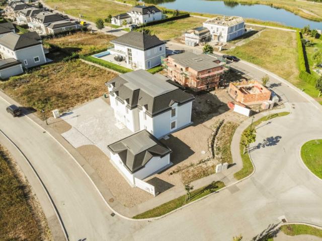 Doppelhaus Villa in bester Nachbarschaft mit höchster Wohnqualität am traumhaften Aqualina Privatbadesee | belagsfertig