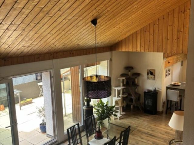 Doppelhaus von 140 m² im obersten Stockwerk mit 3 Schlafzimmern, Terrasse und Wald
