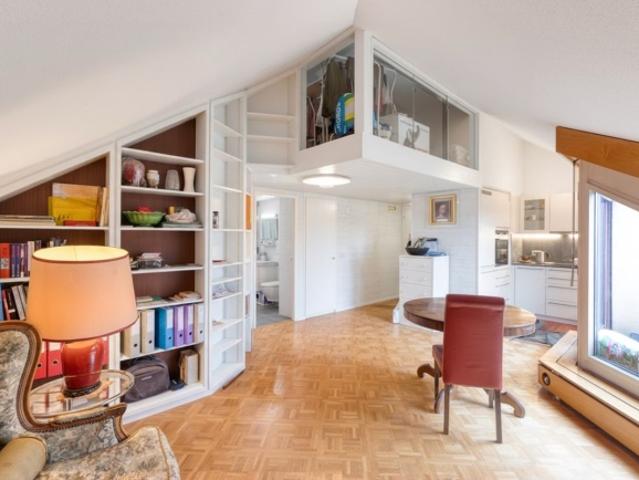 Doppelhaus von Charakter mit Balkon, Dachbodenvolumen und seltenem Charme