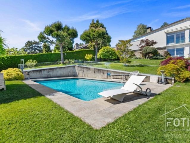Doppelhaus 5,5 S. mit 231 m² – Garten 1'100 m², privater Pool und Seeblick – Lutry