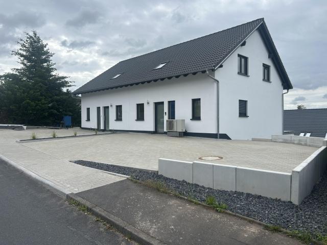 Doppelhaushälfte mi zwei Eigentumswohnungen hier Maisonettewohnung