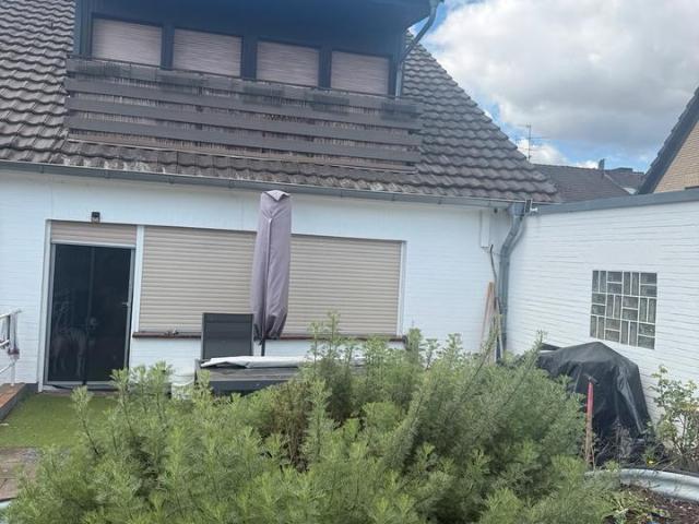 Doppelhaushälfte mit 590 m² Garten – provisionsfrei!