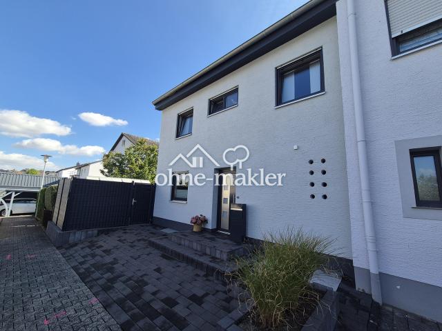 Doppelhaushälfte mit 5 Zimmern, Garten, Balkon, Terrasse und Sauna