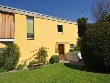 5.5 Zimmer Reihenhaus / Doppelgarage und Parkplatz