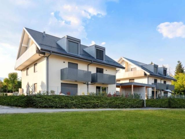 Doppelhaushälfte mit 6,5 Zimmern und 368 m² Garten