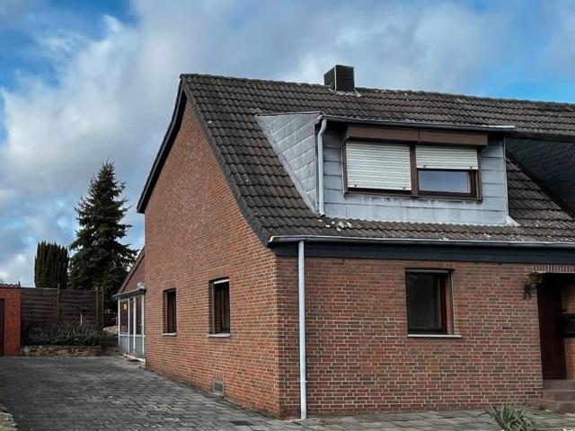 Doppelhaushälfte mit 784 m² Grundstück | Garage | 4 Zimmer