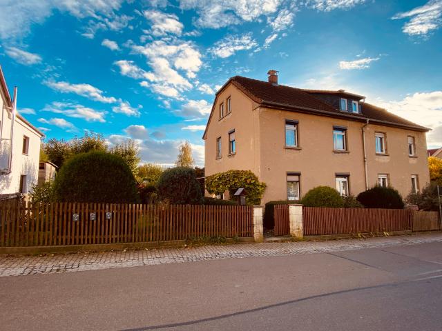 Doppelhaushälfte mit 114 m² Wohnfläche, 704 m2 Grundstück, viel Potenzia zur Sanierung, nur 49.500 €