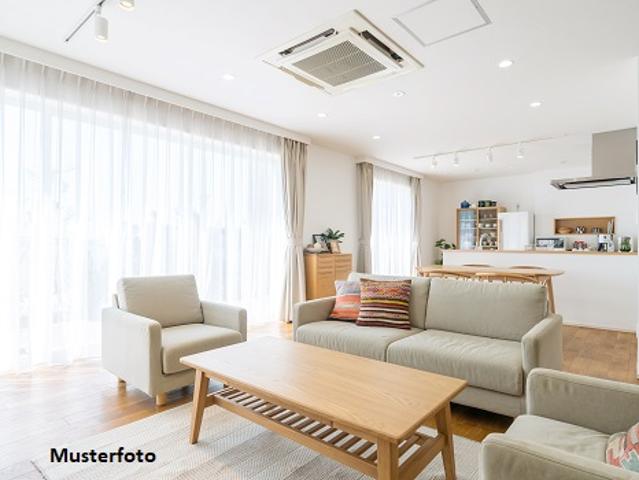 Doppelhaushälfte mit 2 geschossigem Anbau, Dachterrasse und viel Platz