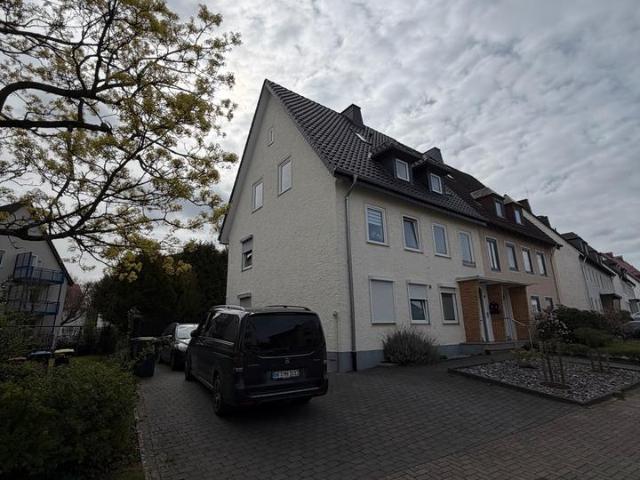 Doppelhaushälfte mit 3,5 Wohnungen zum Verkauf!
