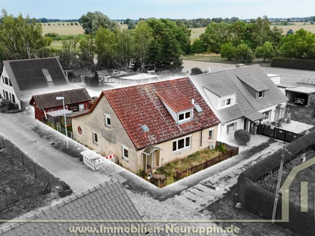 Doppelhaushälfte mit Terrasse und Garage in ländlicher Lage von Küdow, sanierungsbedürftig