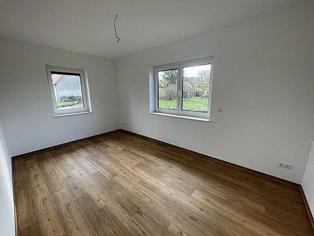Doppelhaushälfte mit Vollbad, Garten+Terrasse und 2 Stellplätze