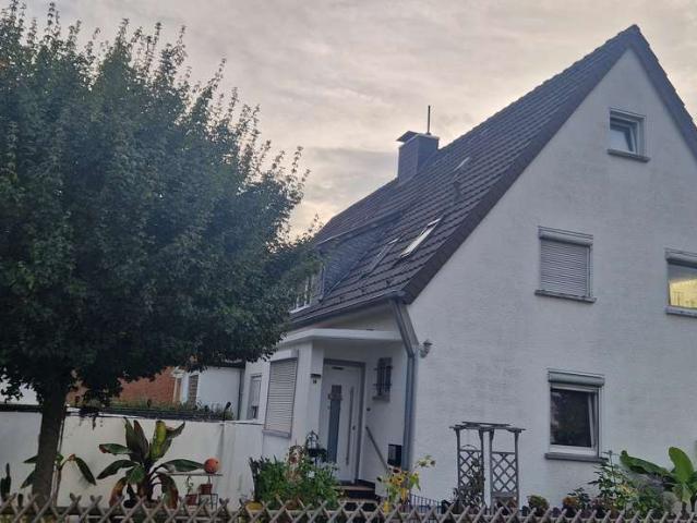 Doppelhaushälfte mit Vorgarten