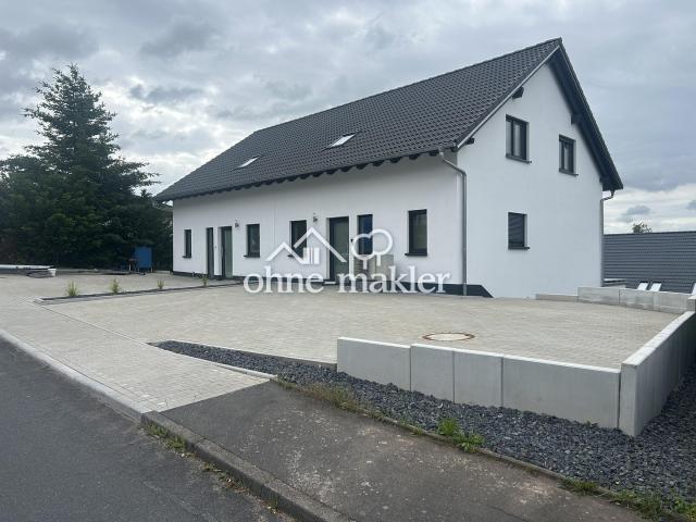 Doppelhaushälfte mit zwei Eigentumswohnungen hier Souterrainwohnung