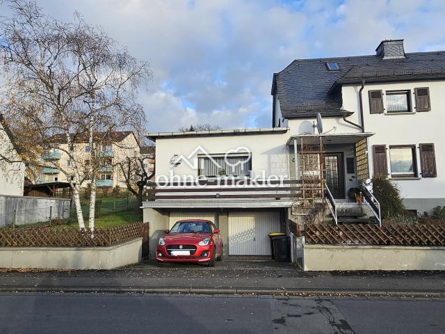 Doppelhaushälfte mit Anbau und Doppelgarage