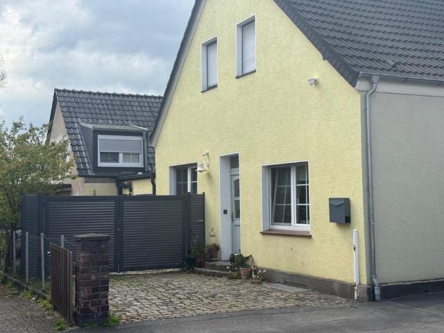 Doppelhaushälfte mit Anbau Provisionsfrei