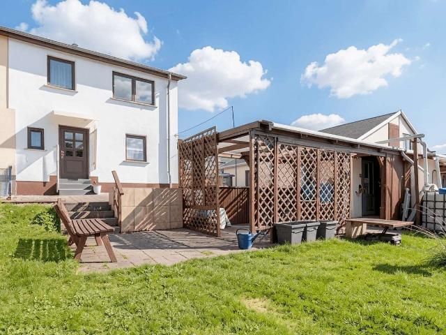 Doppelhaushälfte mit ca. 690 m² Grundstück in ruhiger Lage von Chemnitz Klaffenbach
