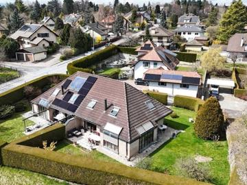 Charakteristische Reihenvilla mit Garten in Mont sur Lausanne