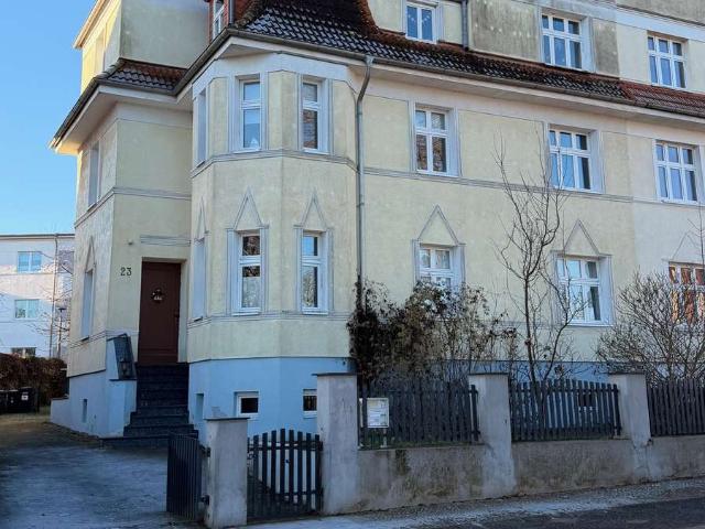 Doppelhaushälfte mit Charme, Geschichte und Potenzial Verkauf von Privat
