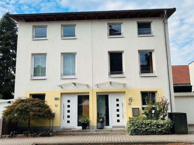 Doppelhaushälfte mit Dachterrasse, Keller, Sauna und Whirlpool
