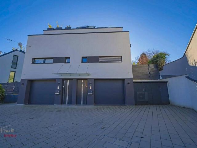 Doppelhaushälfte mit Dachterrasse, Whirlpool & Garten – teilmöbliert