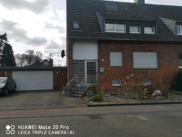 Doppelhaushälfte mit Doppelgarage und Wintergarten in Tönisberg