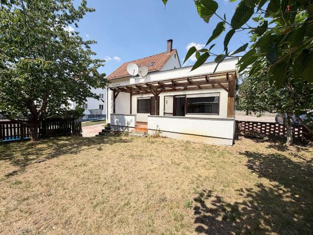 Doppelhaushälfte mit eigenem Garten und großer überdachter Terrasse