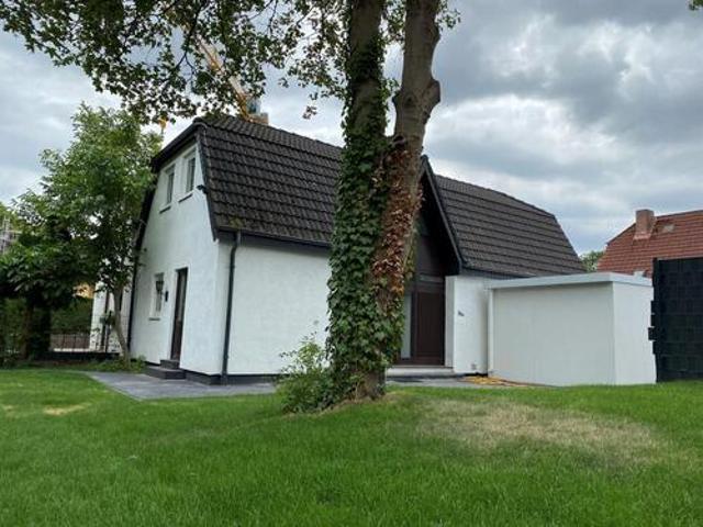 Doppelhaushälfte mit eigener Garage an der Kirchhuchtinger Landstraße in Bremen