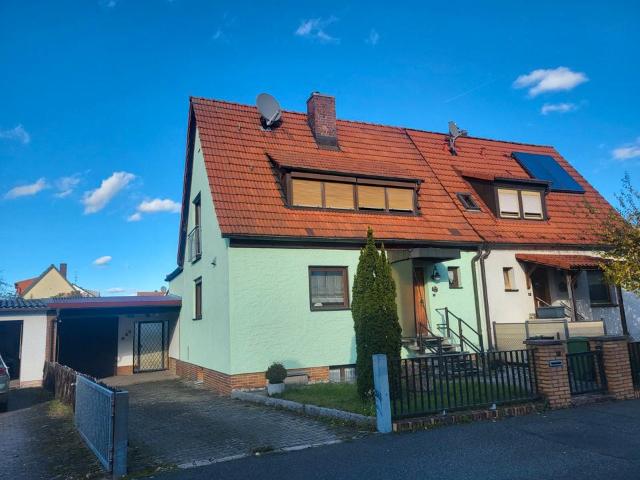 Doppelhaushälfte mit Garten