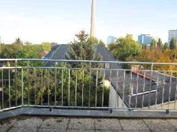 DOPPELHAUSHÄLFTE MIT GARTEN