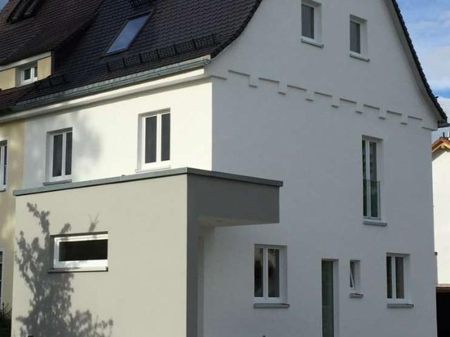 Doppelhaushälfte mit Garten, Garagen und Stellplatz