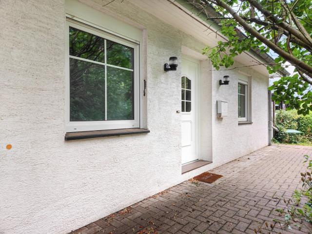 Doppelhaushälfte mit Garten, großer Terrasse und Parkplätzen