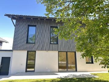 Doppelhaushälfte mit garten in idyllischer ruhelage