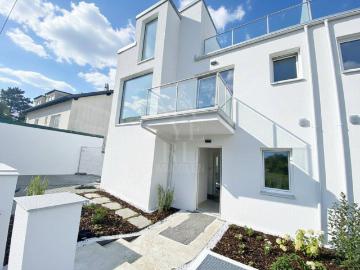 DOPPELHAUSHÄLFTE MIT GARTEN LIFT 42m² DACHTERRASSE Zweitbezug